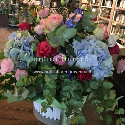 Cappelliera con fiori